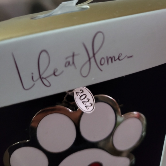 Paw print 2022 ornament - Picture 2 of 4